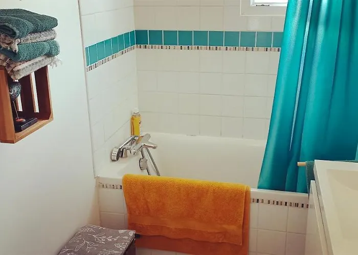 Petit Duplex Chez Gaelle, Proche Mer Bed & Breakfast *